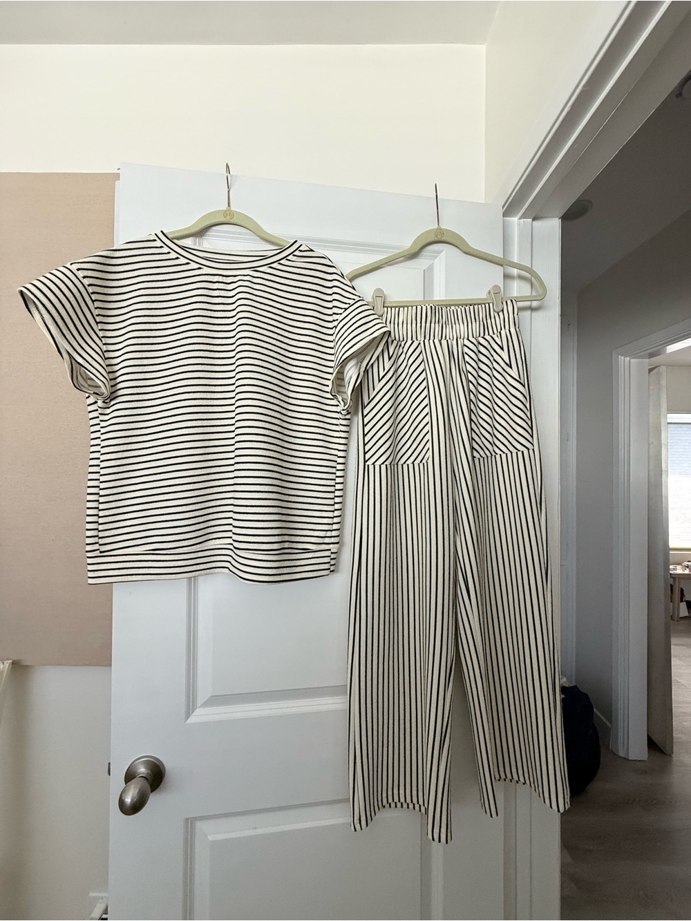 Tankaneo Striped 2 Piece Lounge Set: Wide Leg Pants & Tee - B&W - Picture 4 of 4